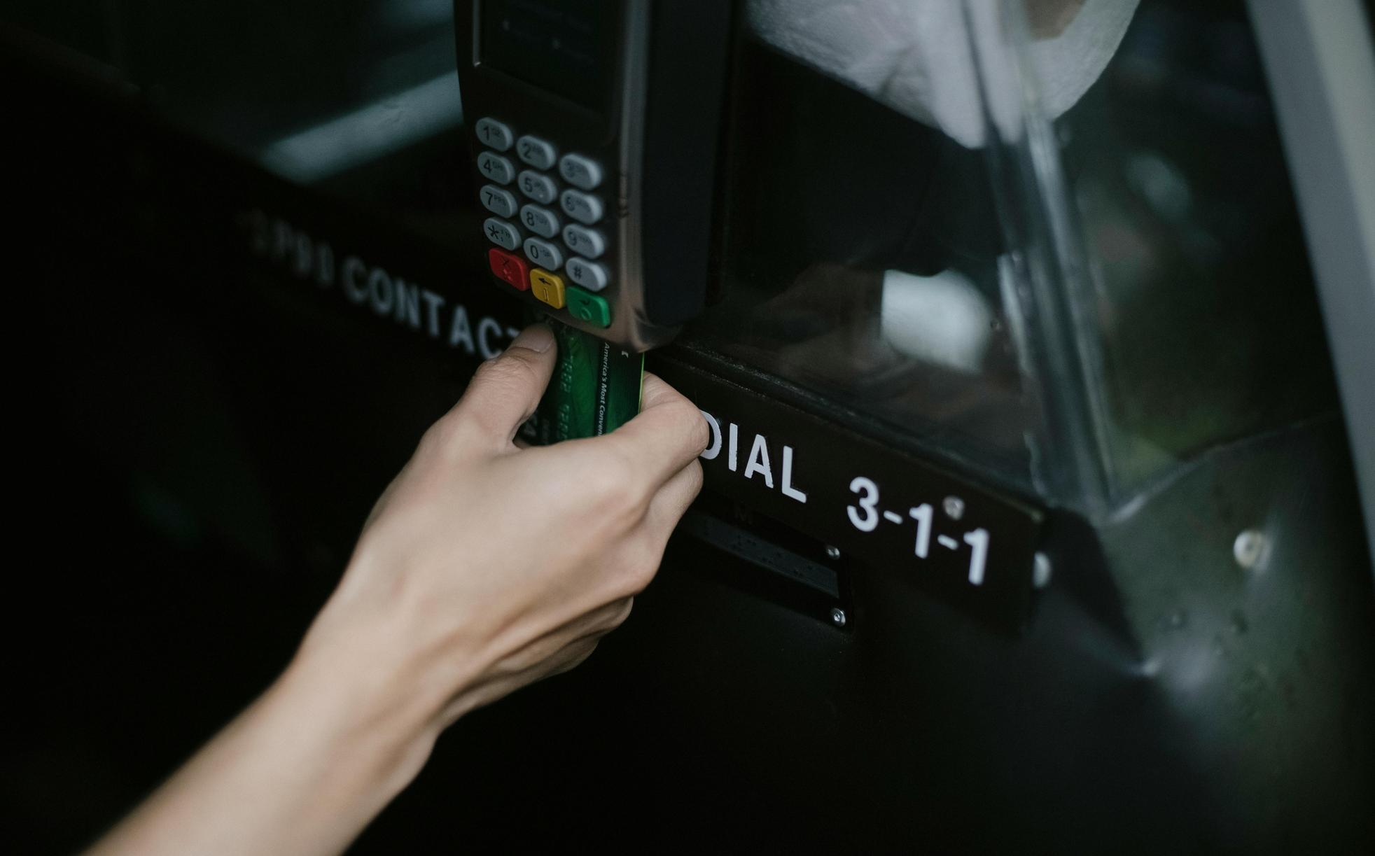 Insérez la carte SIM dans Tab K12